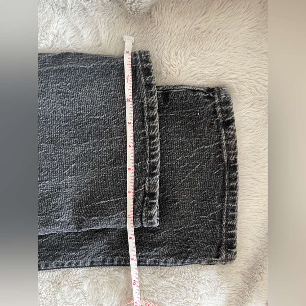 Levi’s rib cage straight ankle jeans in black - Picture 6 of 10
